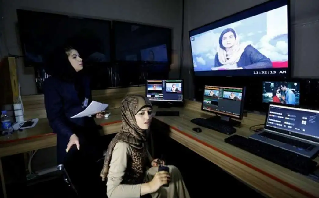 donne in tv in afghanistan e divieti dei talebani