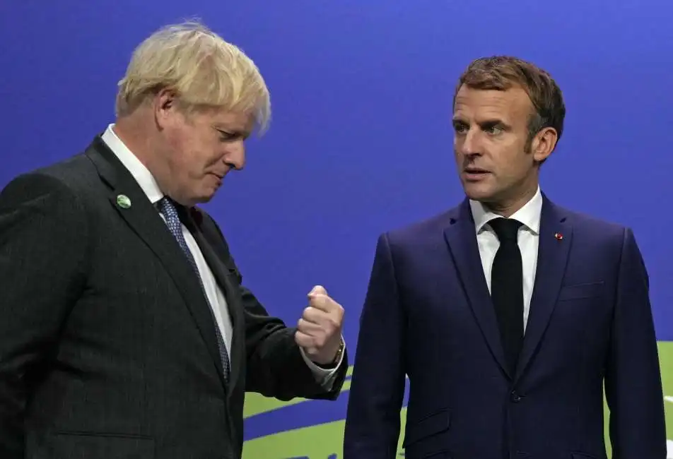 emmanuel macron e boris johnson 10