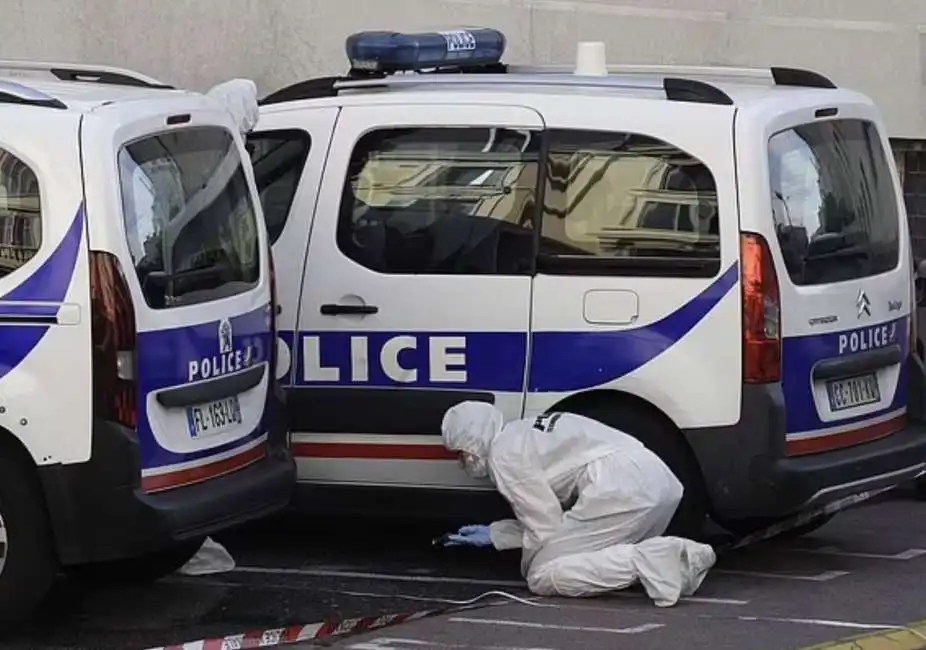 poliziotto accoltellato a cannes - la scena del crimine. 2 accoltellamento francia terrorismo 