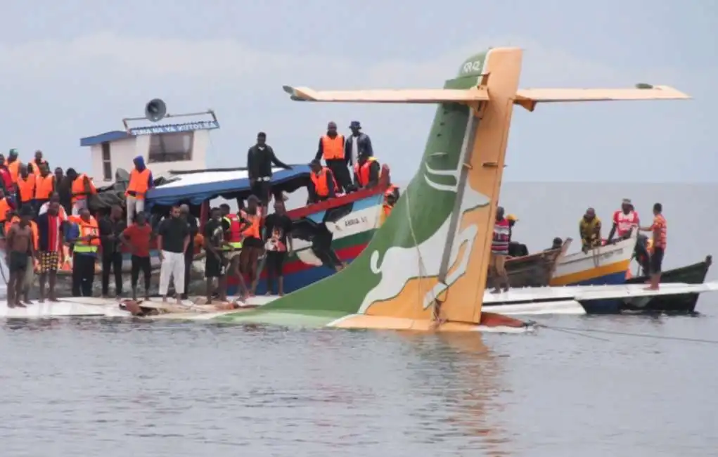 aereo della tanzania precision air precipita nel lago vittoria