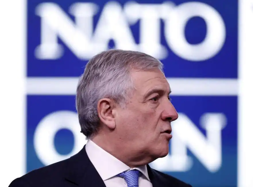 antonio tajani alla ministeriale nato 