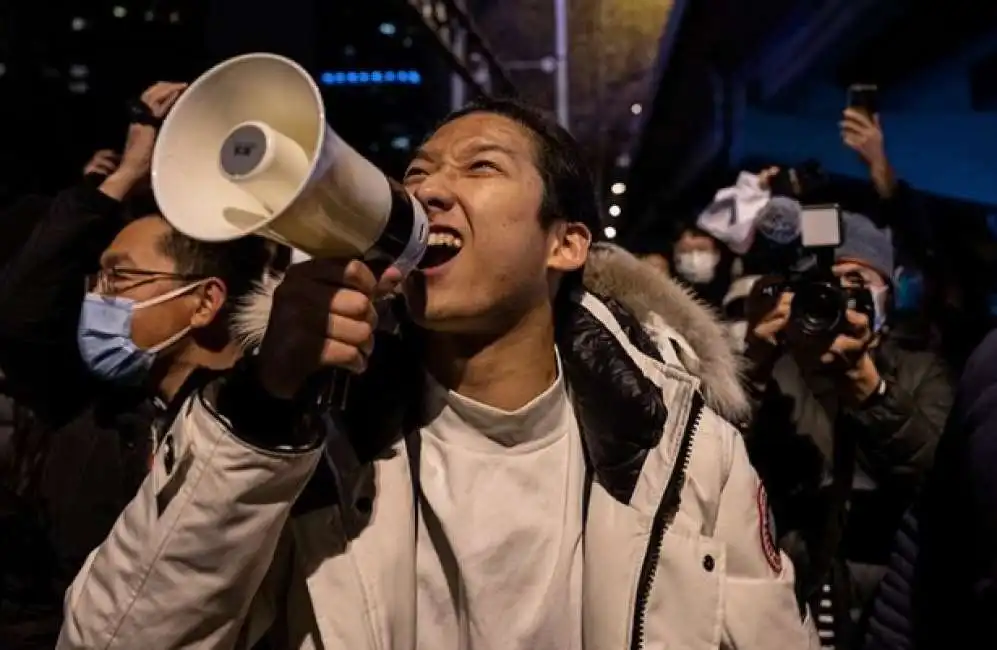 cina proteste covid virus