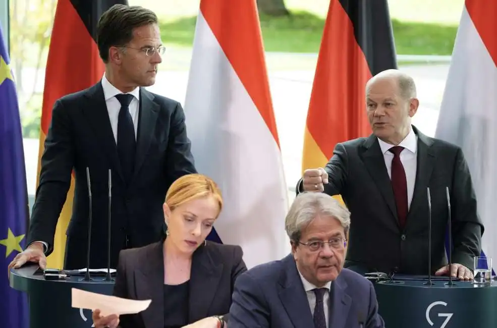 mark rutte olaf scholz giorgia meloni paolo gentiloni 