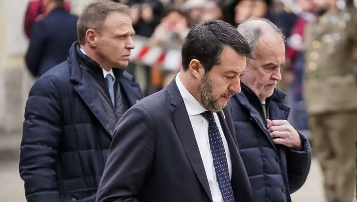 matteo salvini roberto calderoli franceco lollobrigida funerale maroni