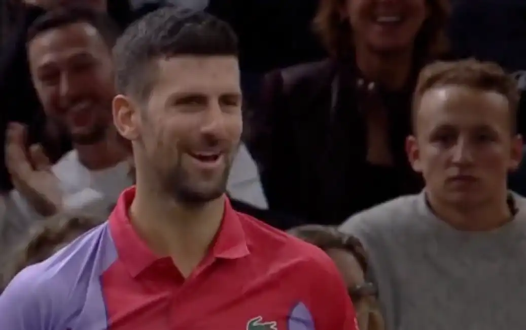 djokovic sfida il pubblico a parigi