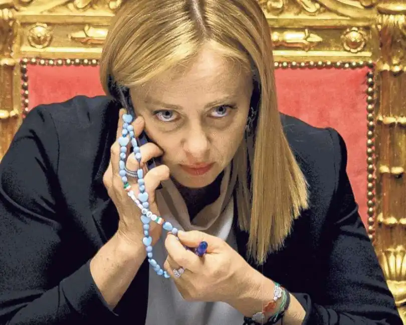 giorgia meloni al telefono