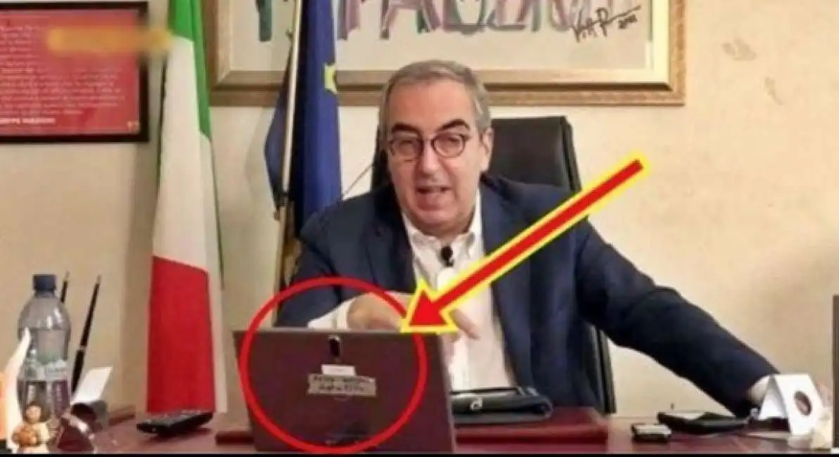 maurizio gasparri mostra in diretta tv la sua password 