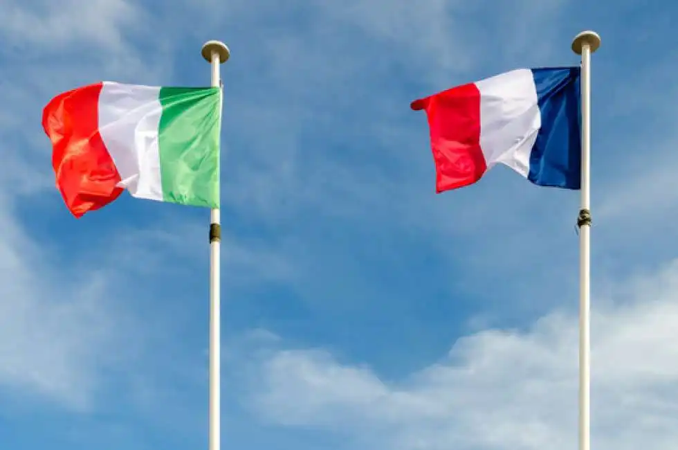 bandiera d'italia ditalia d italia italiana tricolore italiano francia francese 