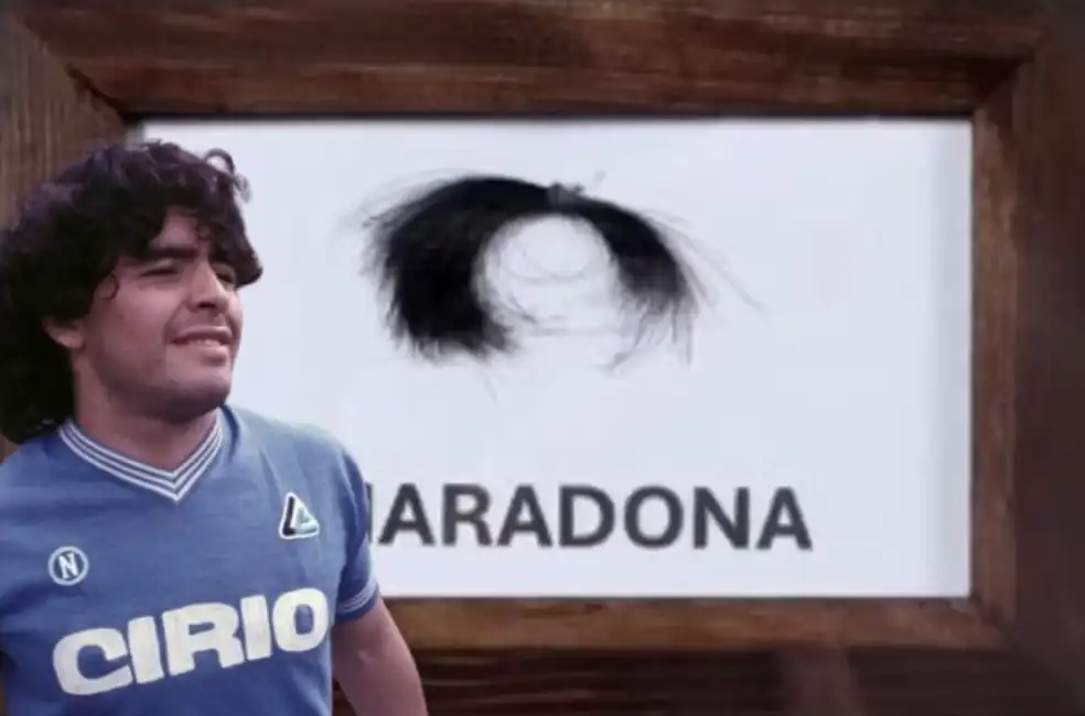 ciocca capelli maradona all asta 