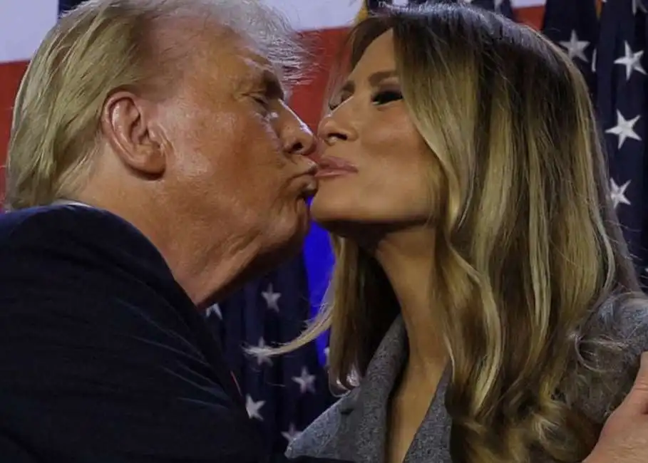 donald e melania trump bacio 