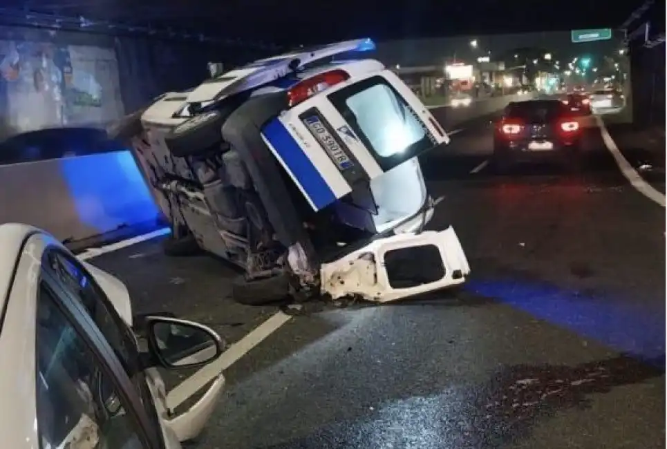 vigili urbani travolti su via tiburtina a roma