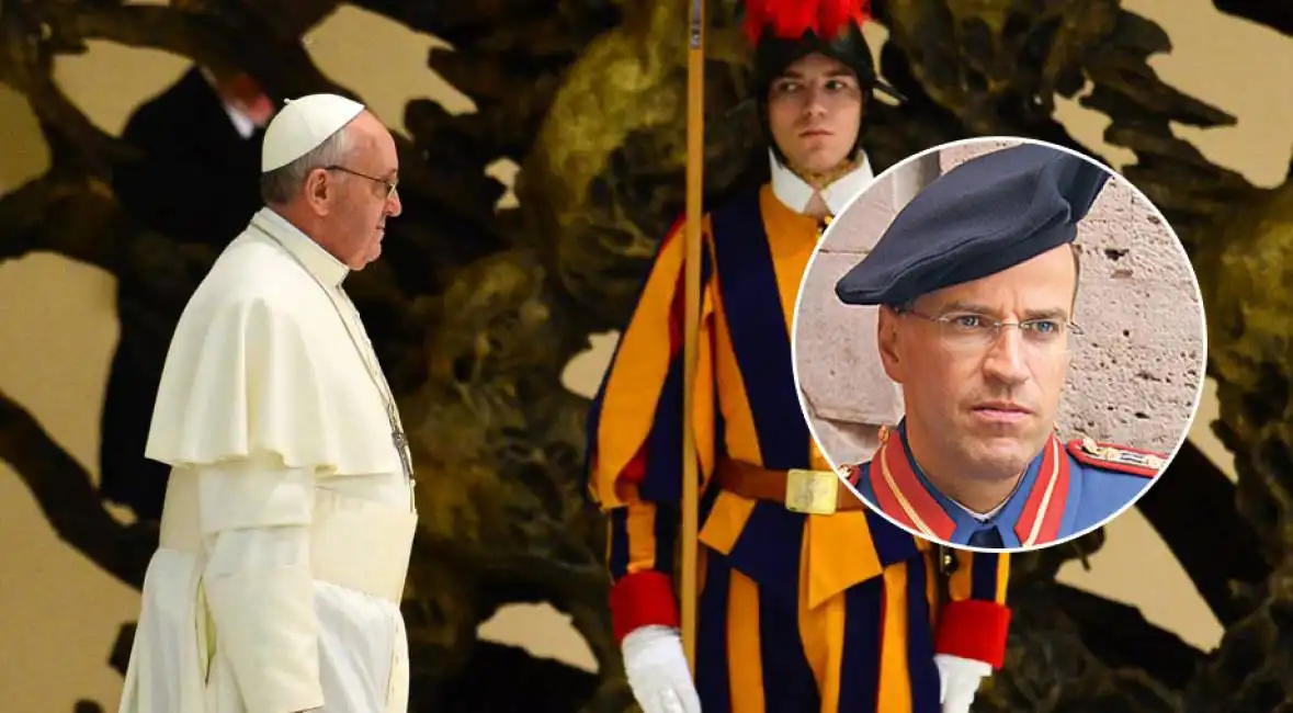 papa bergoglio daniel rudof anrig e una guardia svizzera