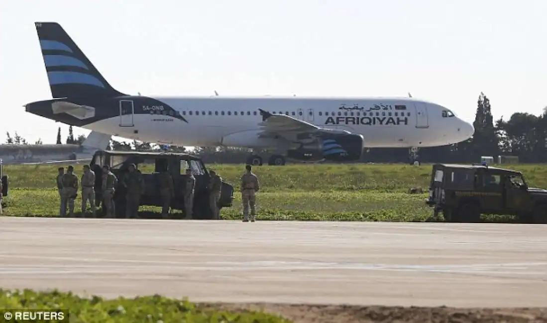 aereo libico dirottato a malta