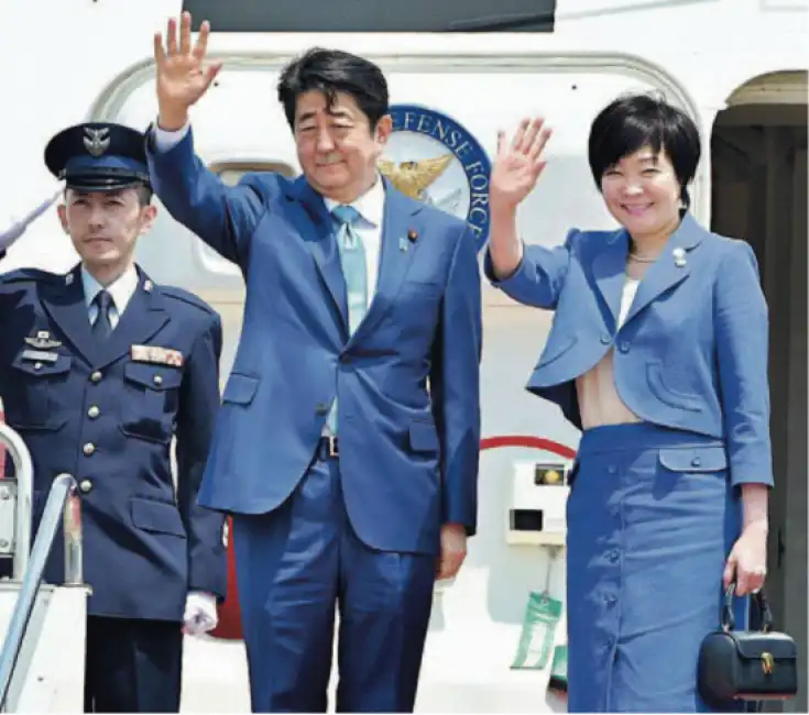 shinzo abe con la moglie akie