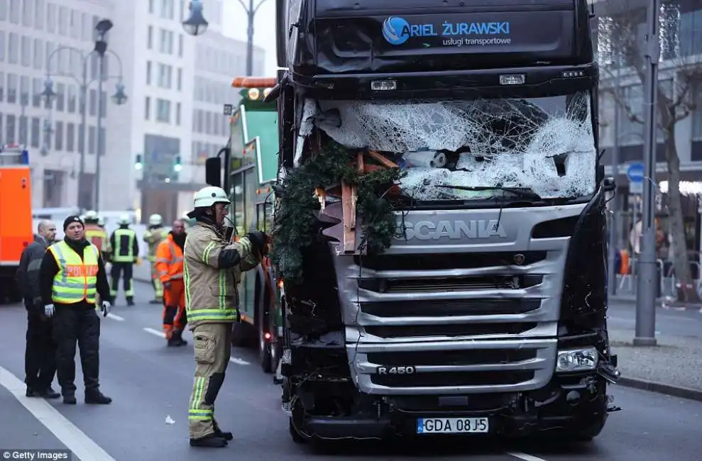 strage di berlino camion attentato attacco mercatino natale