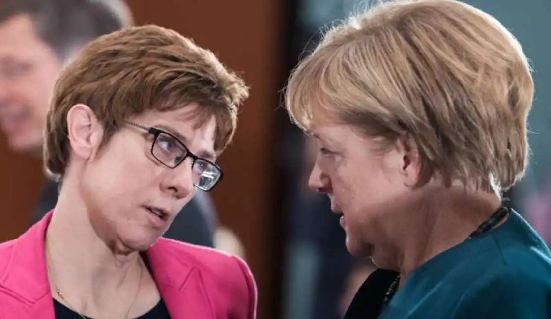 angela merkel e annegret kramp-karrenbauer