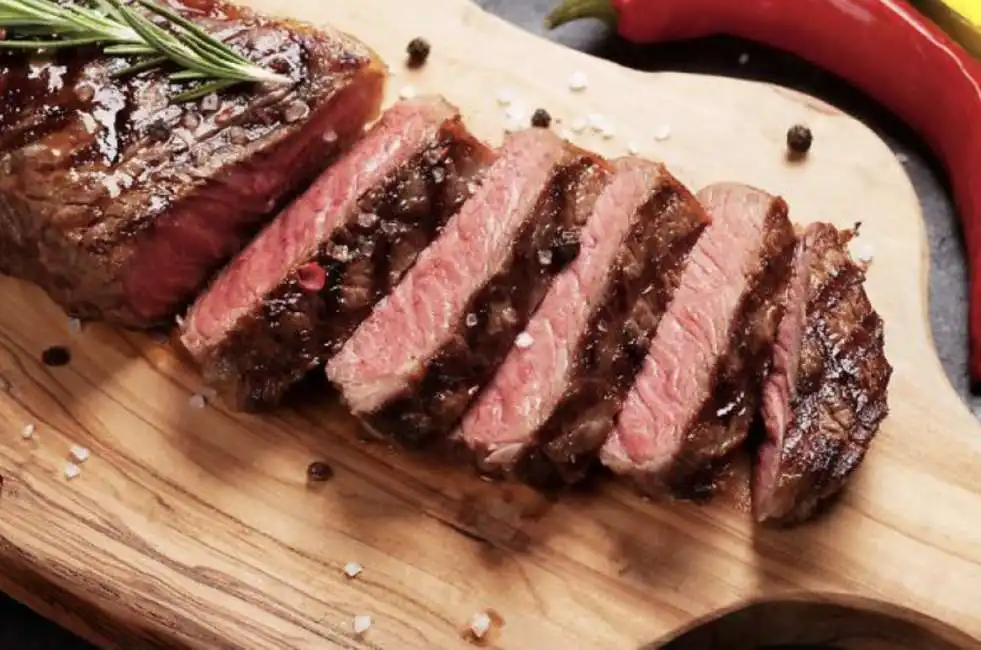 bistecca tagliata carne rossa