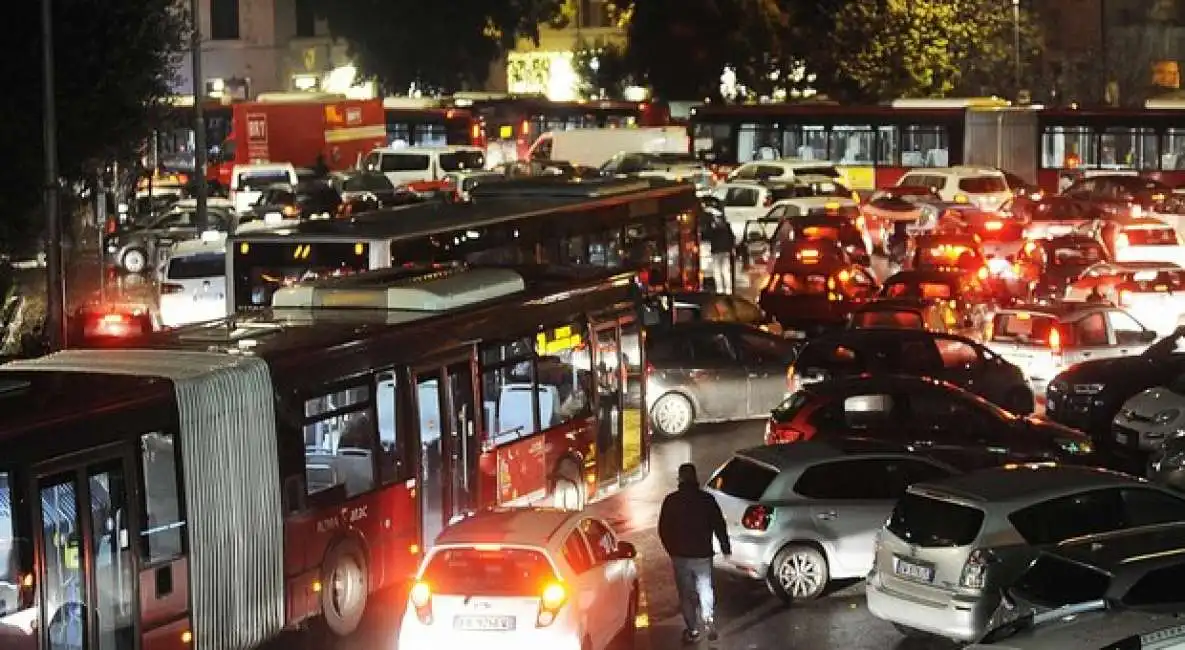 traffico impazzito per ore a roma