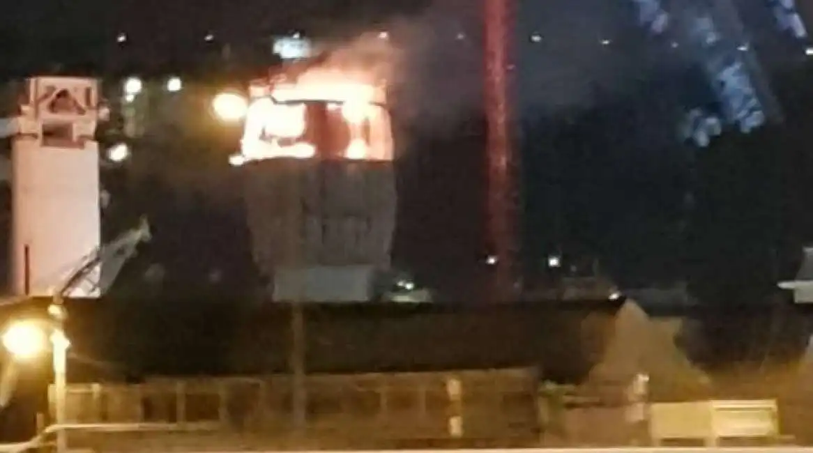 incendio al cantiere del nuovo ponte di genova