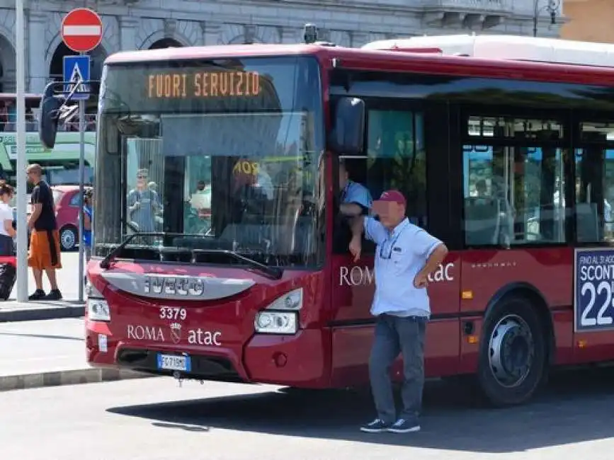 il duro lavoro degli autisti atac  roma