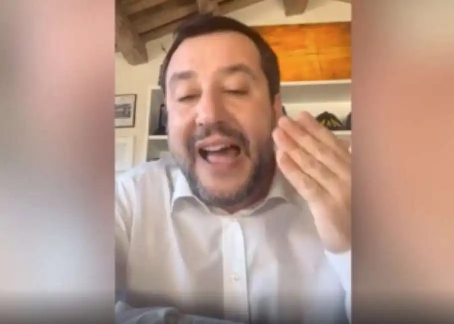 matteo salvini annuncia che a natale portera cibo ai clochard