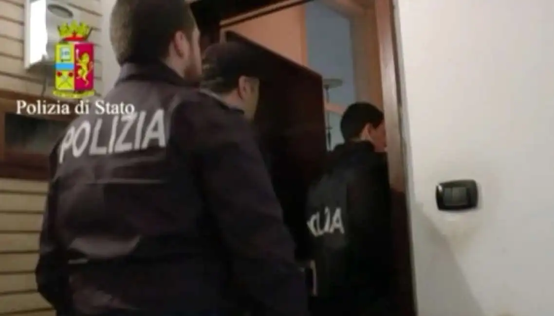 polizia in casa