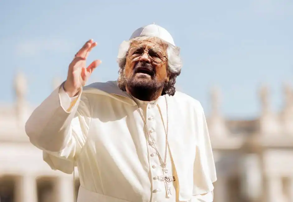 beppe grillo papa bergoglio francescano 