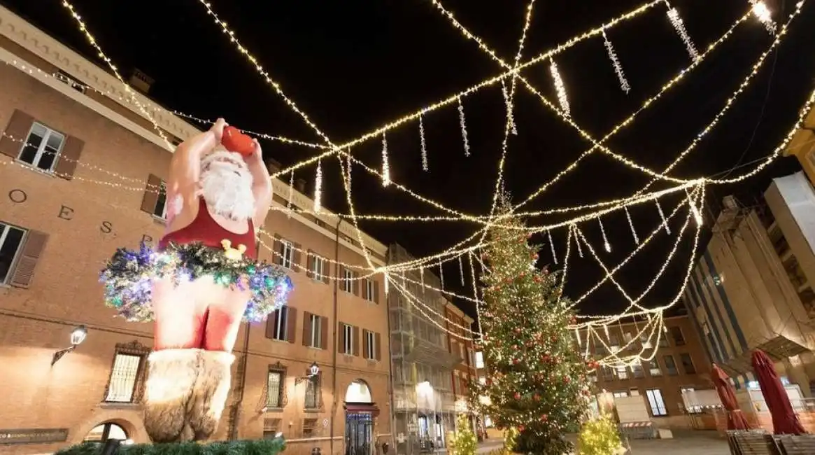 il babbo natale ballerino di modena 4