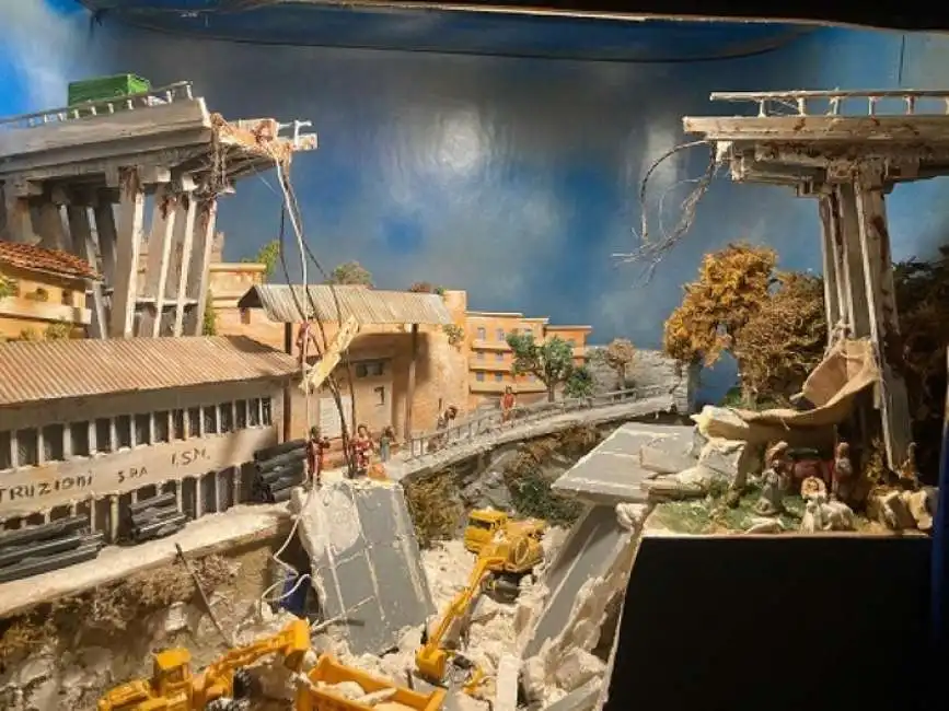 il ponte morandi in un presepe di firenze 