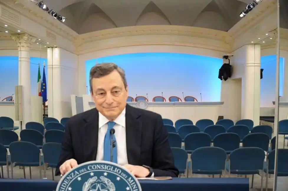 sala stampa palazzo chigi mario draghi