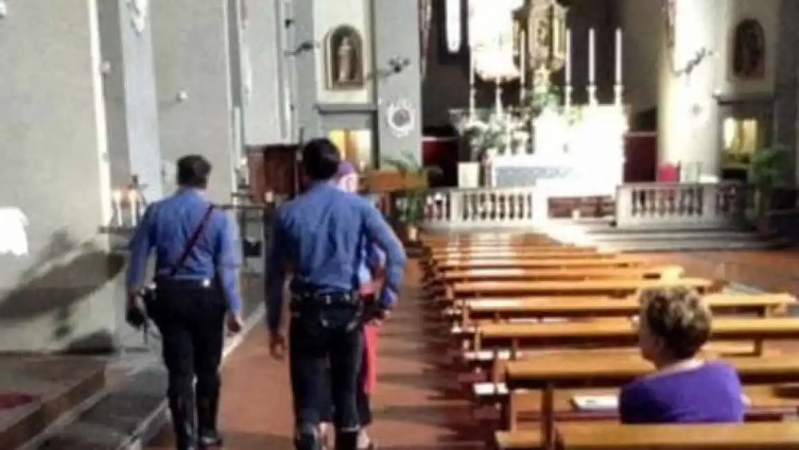 carabinieri in chiesa