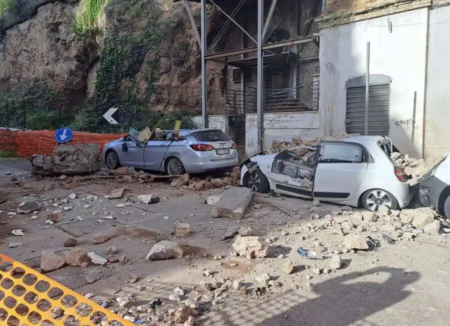 muro crolla a roma