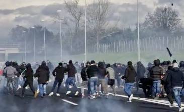 scontri tra tifosi del napoli e roma in autostrada 