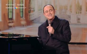 maurizio crozza imita silvio berlusconi