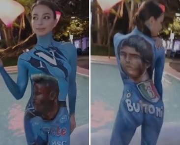 tifosa del napoli festeggia lo scudetto con body paint