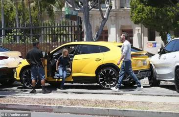 il figlio di ben affleck sulla lamborghini