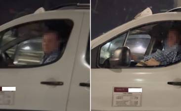 un tassista mostra il genitali mentre guida in autostrada 