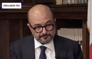 gennaro sangiuliano piange durante l'intervista al tg1