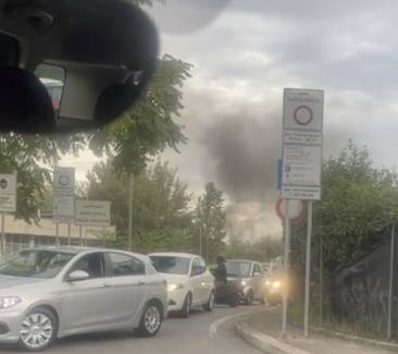 incendio sulla tangenziale a roma