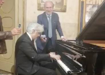 morgan suona il piano al cenacolo artom