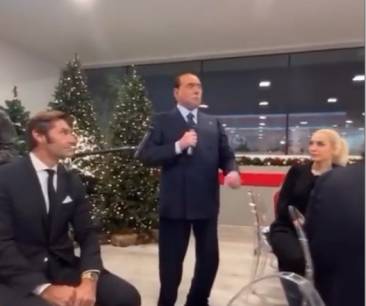 berlusconi show alla festa di natale del monza